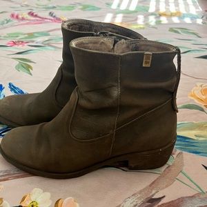 ✨El Naturalista brown leather booties size 7 (38)✨